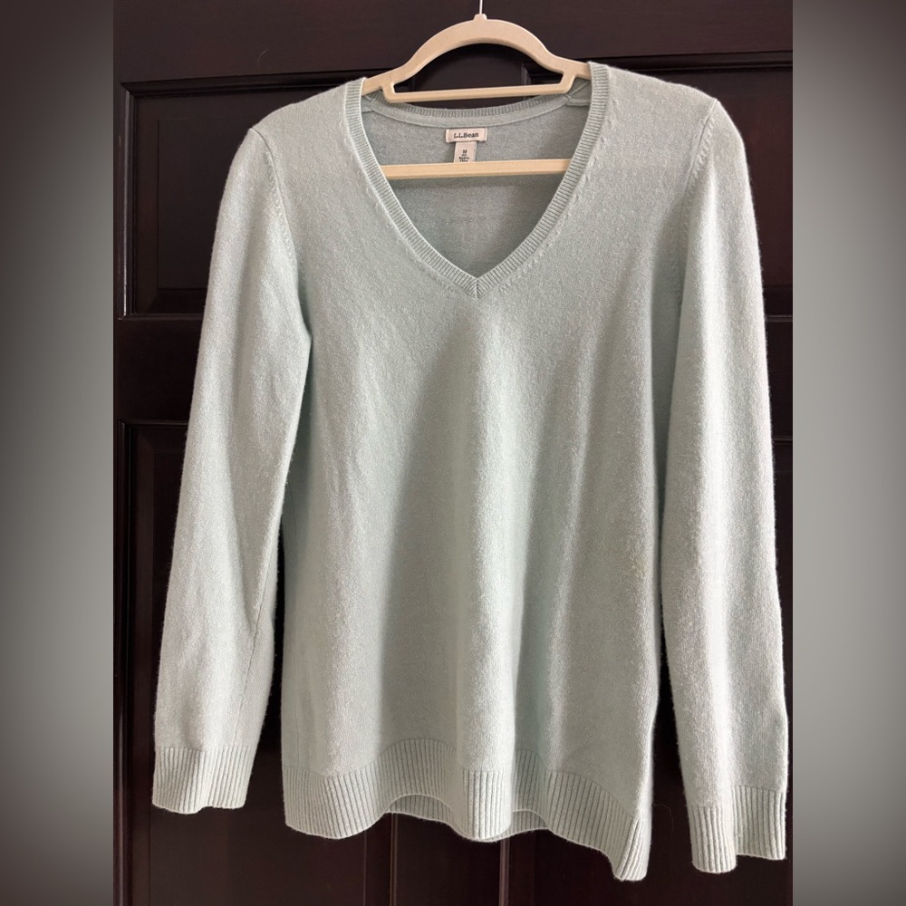 L.L. Bean NWOT 100% CASHMERE Soft Ice Blue V-Neck Sweater